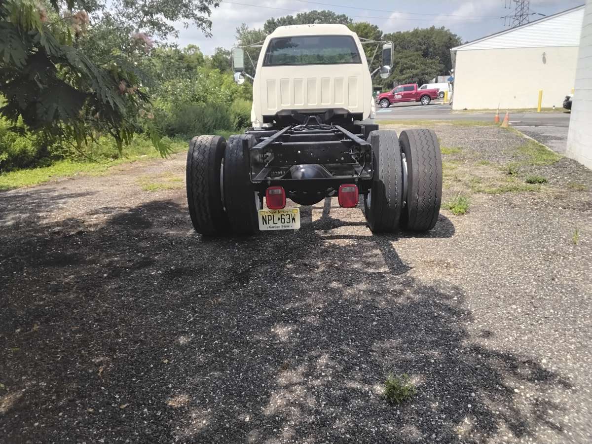 1998 Chevy C650 Cab Chassis 3116 Caterpillar Motor 5 SPEED