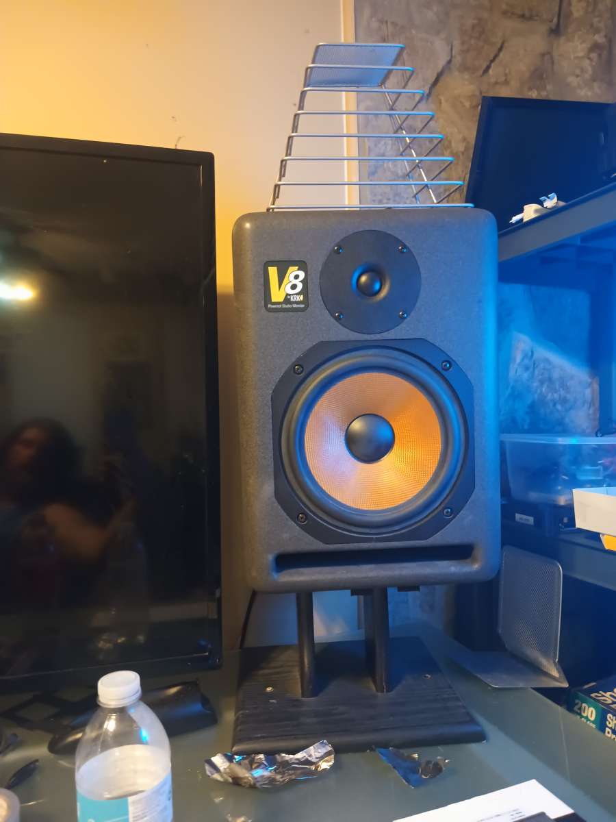 KRK V8 POWERED MONITORS PAIR