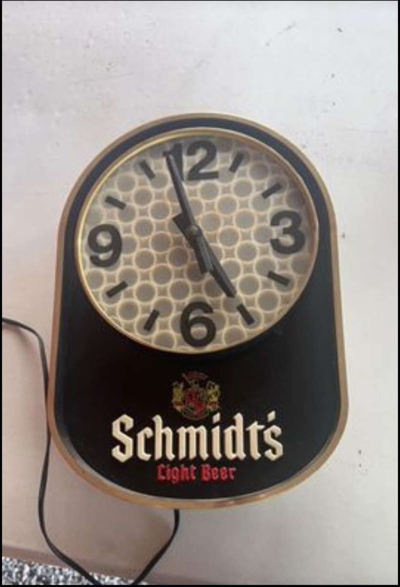 Schmidts light beer Clock