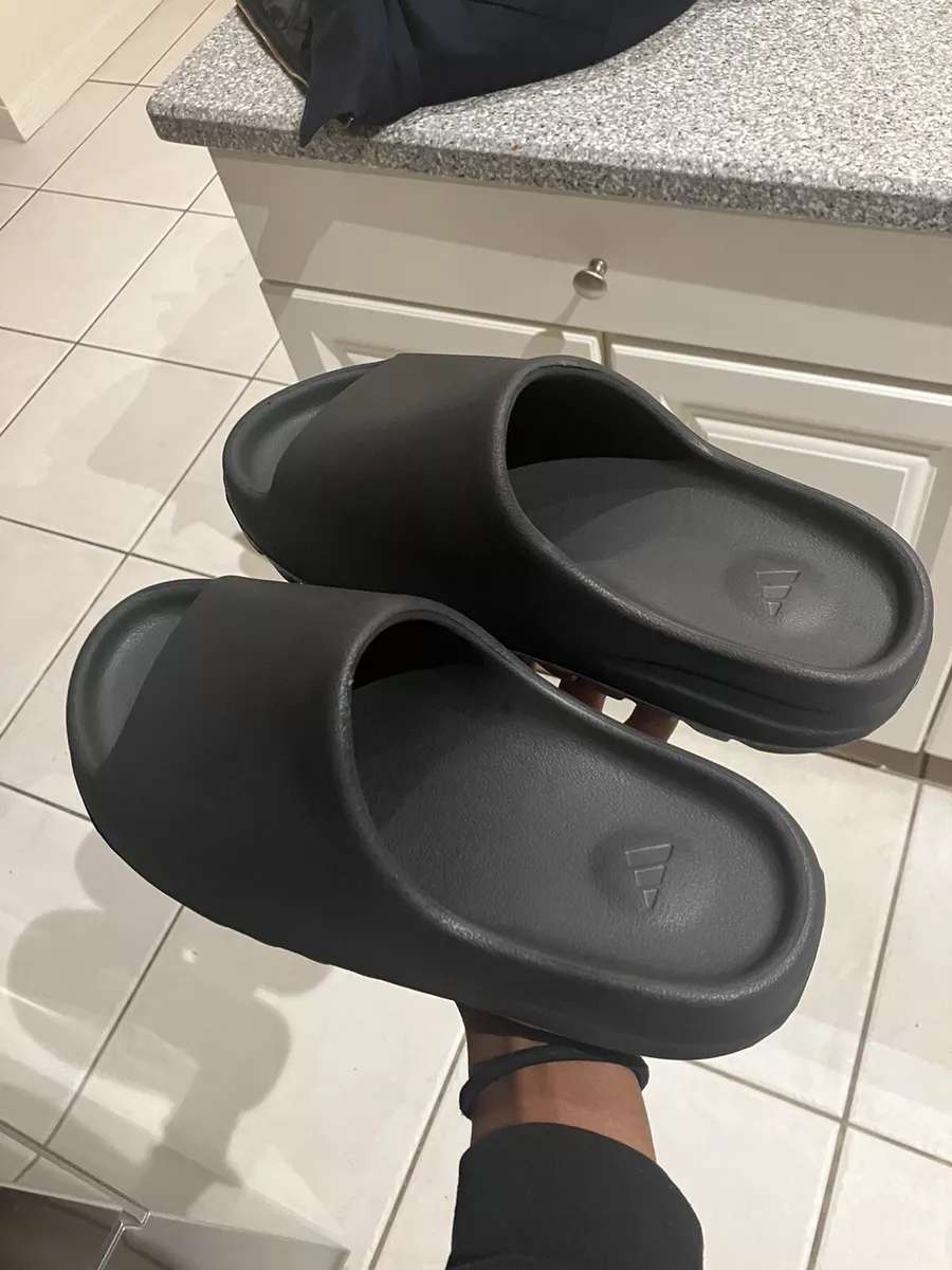 Yeezy Slides Dark Onyx all sizes