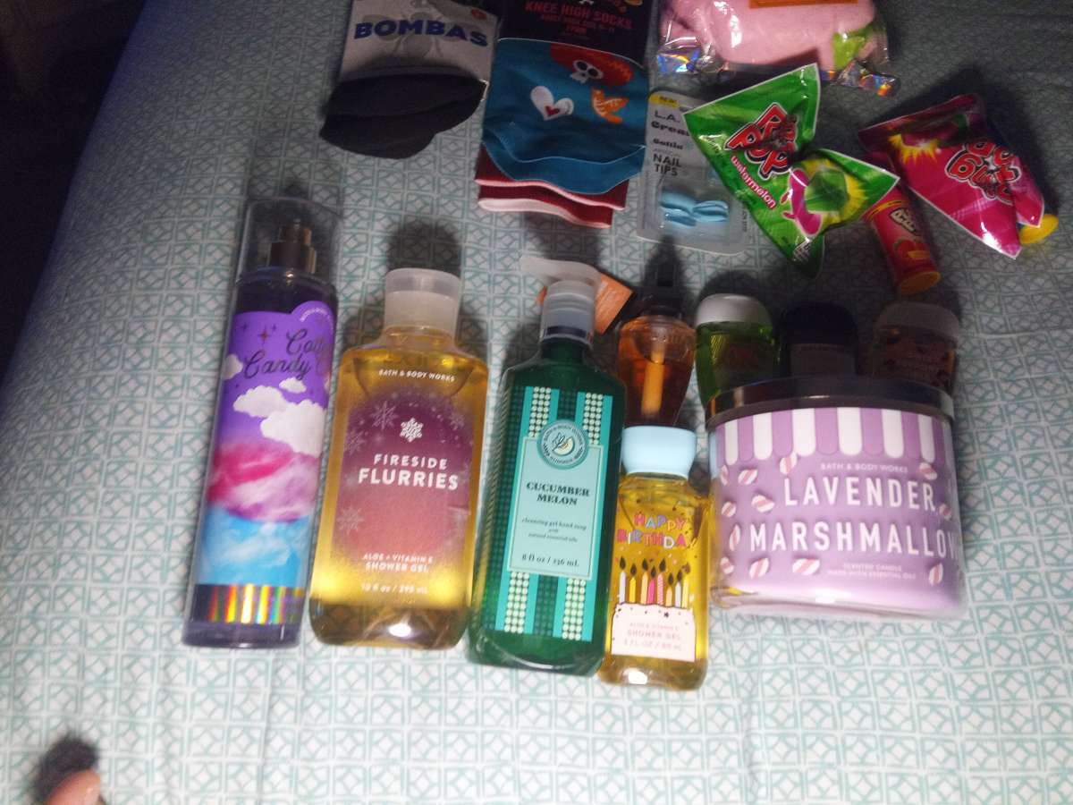 bath body works keychain socks candy