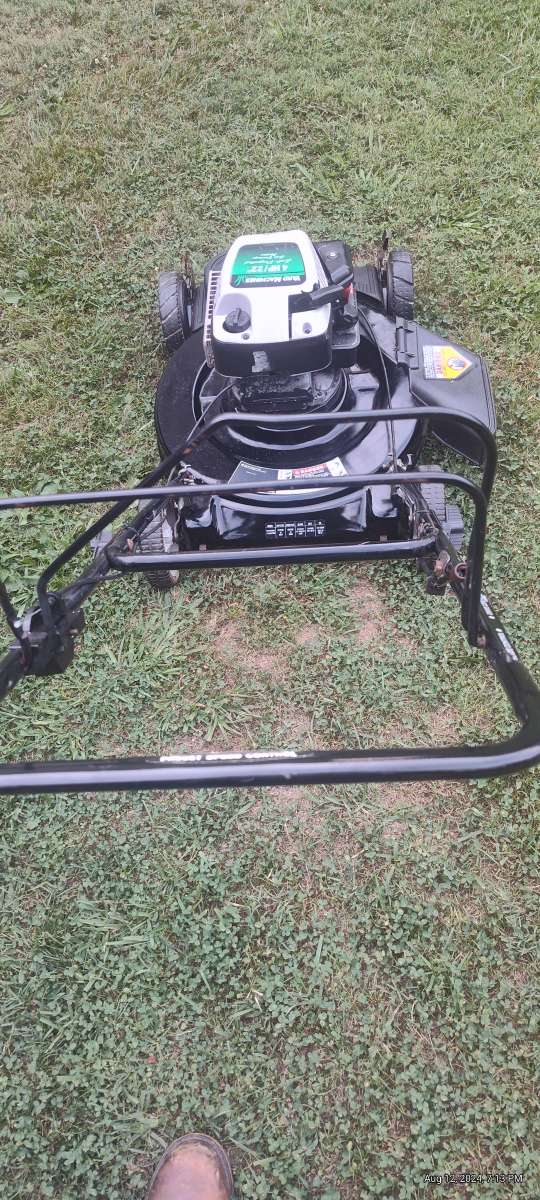 Self propelled lawnmower