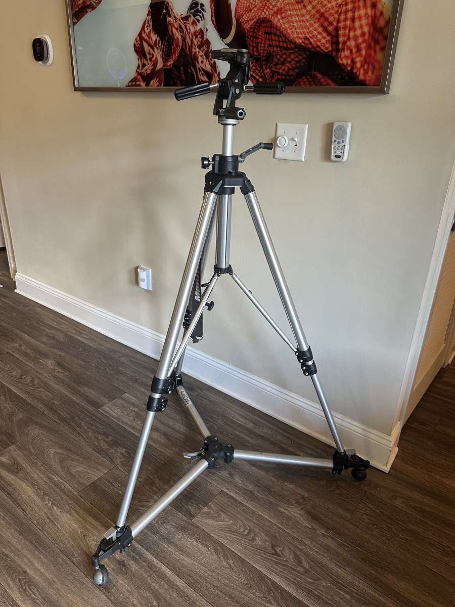 Manfrotto Bogen 3035 Geared Center Tripod and auto dolly