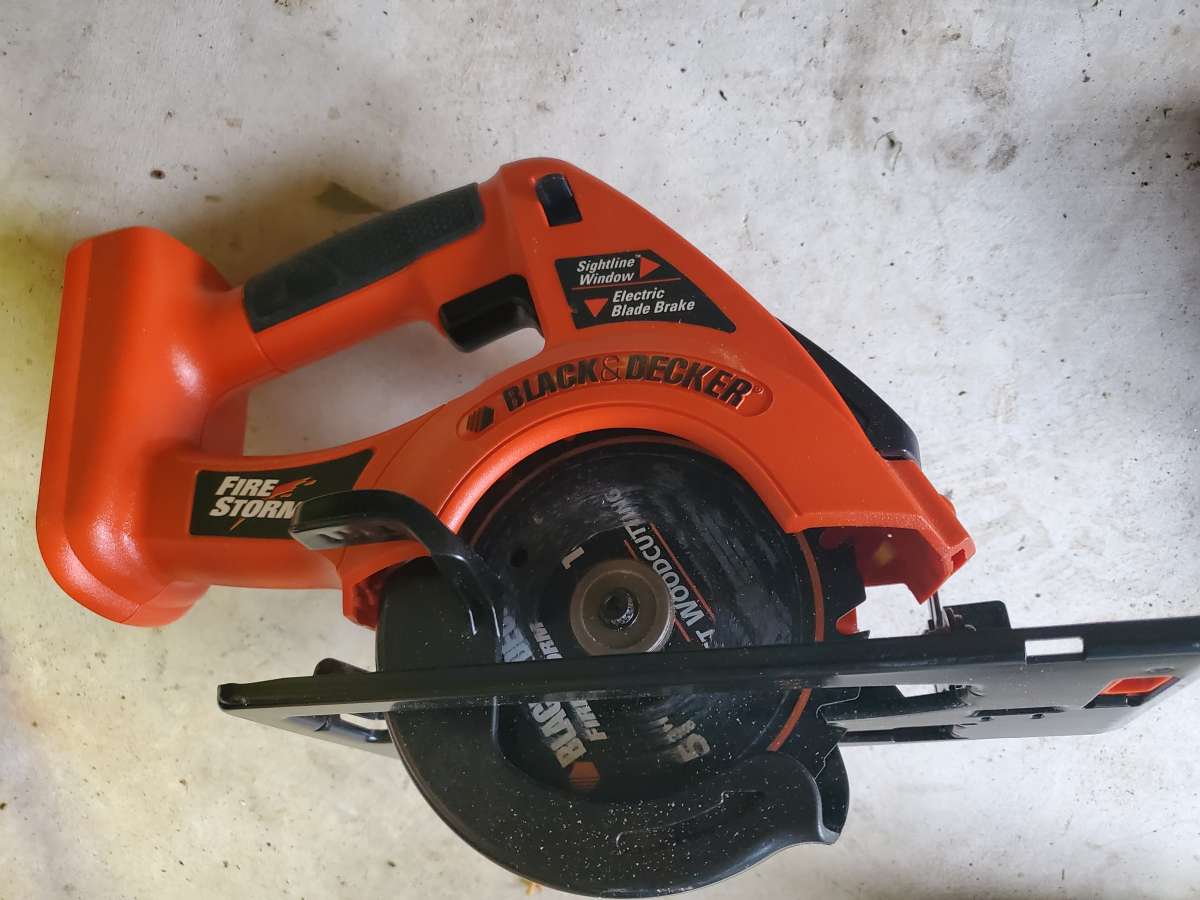 18V Circular Saw w 55 Blade  No Battery Or Charger  Black  D