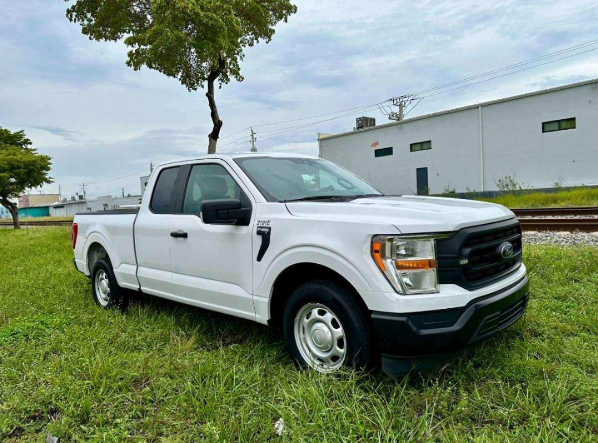 2021 FORD F150 XL  LOW MILES EXCELLENT CONDITION