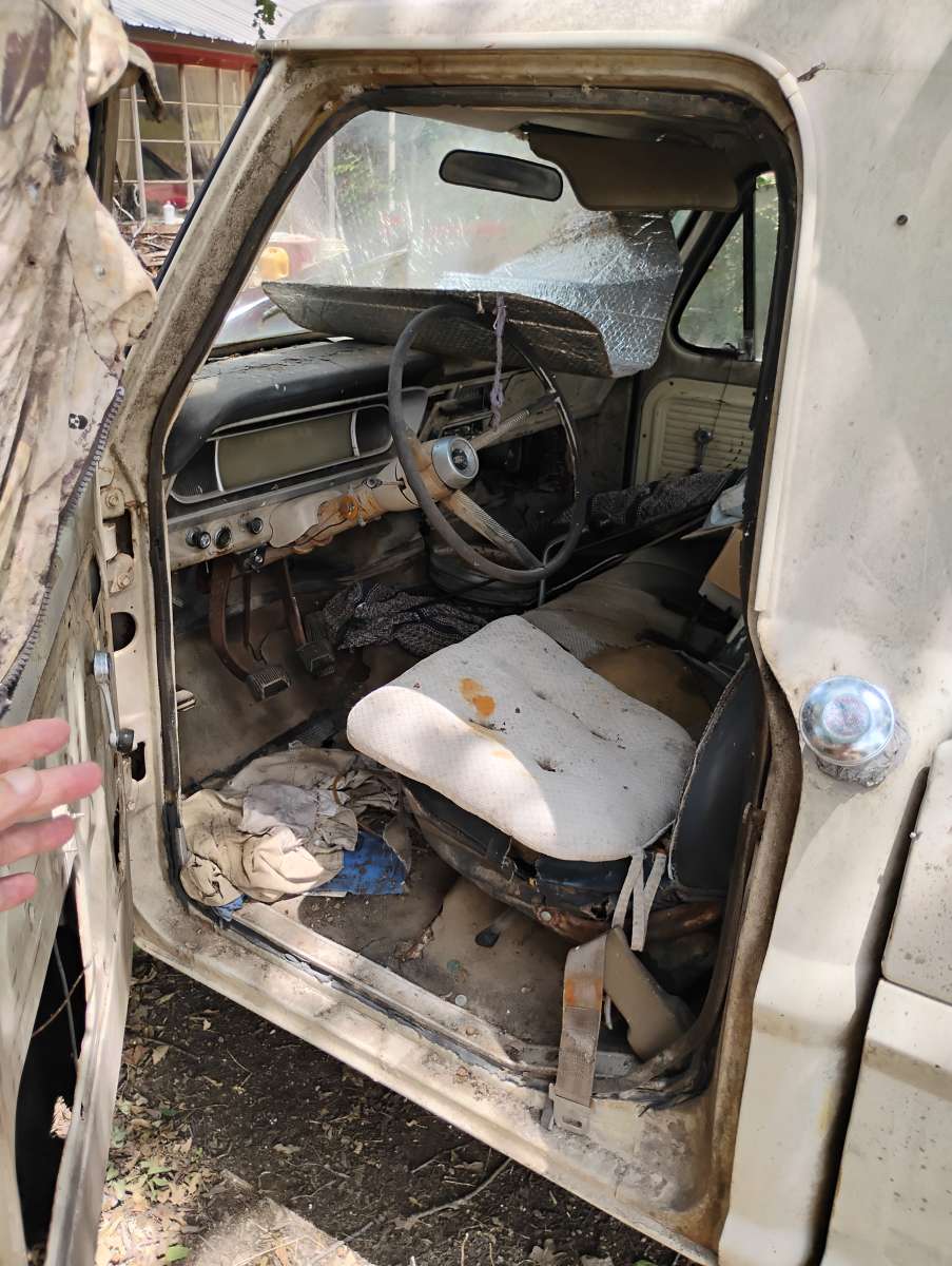 1968 Ford F100 6 cylinder still runs