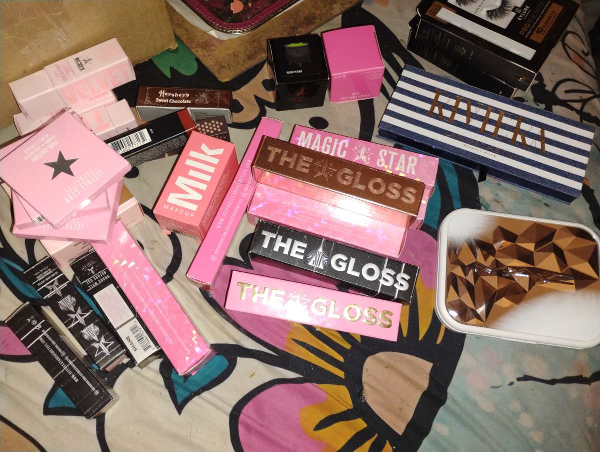 Brand name Makeup for the Low Jeffrey Star Mac Anastasia