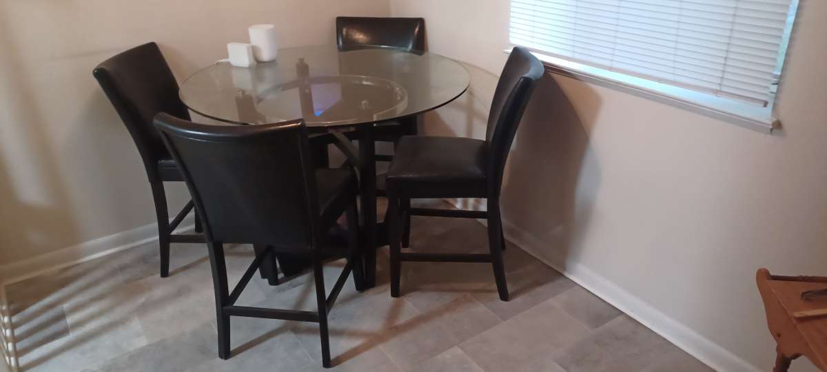 kitchen table and chairs