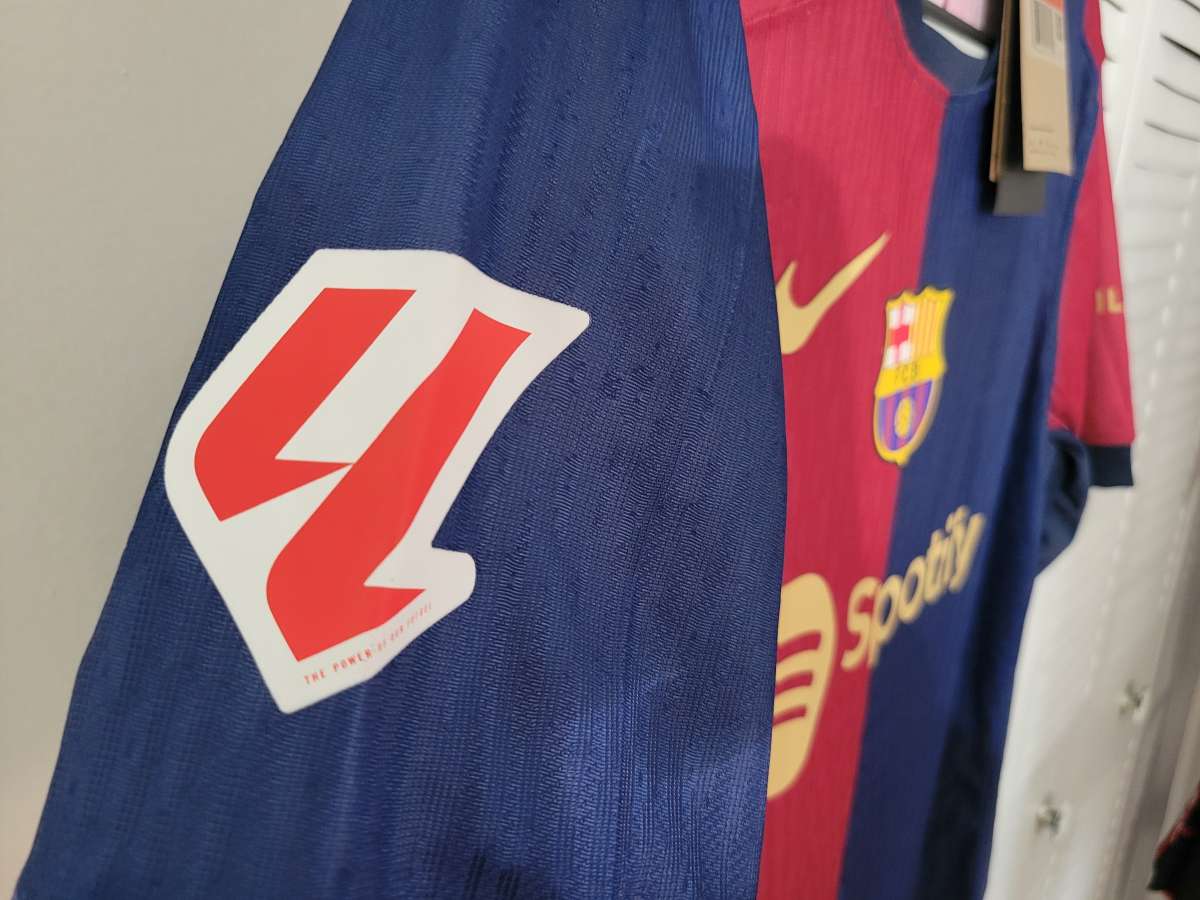 FC Barcelona Jersey Soccer 2025 Player Version Size M Gavi