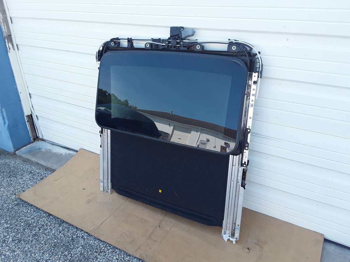 Nice 2014 Toyota Camry Sunroof Assembly OEM Factory Like New
