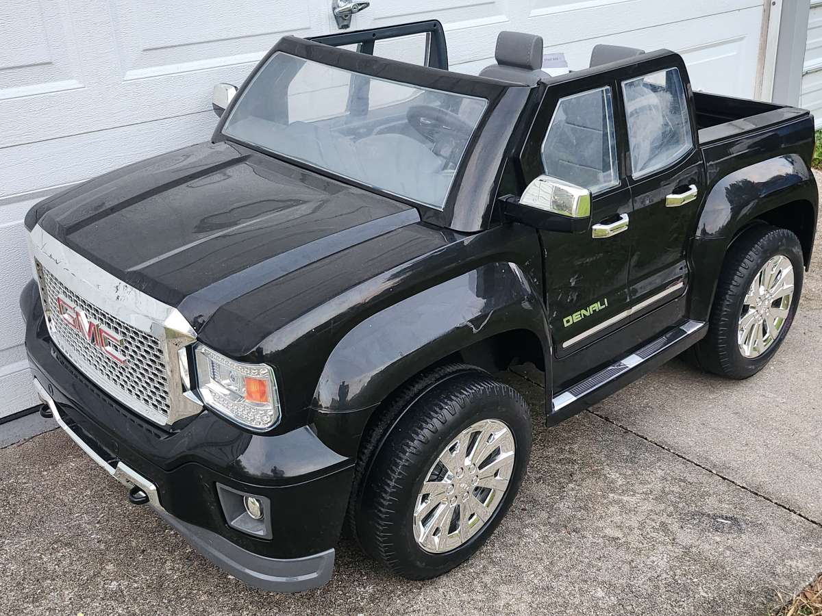 GMC Sierra 12V Ride On Power Wheels