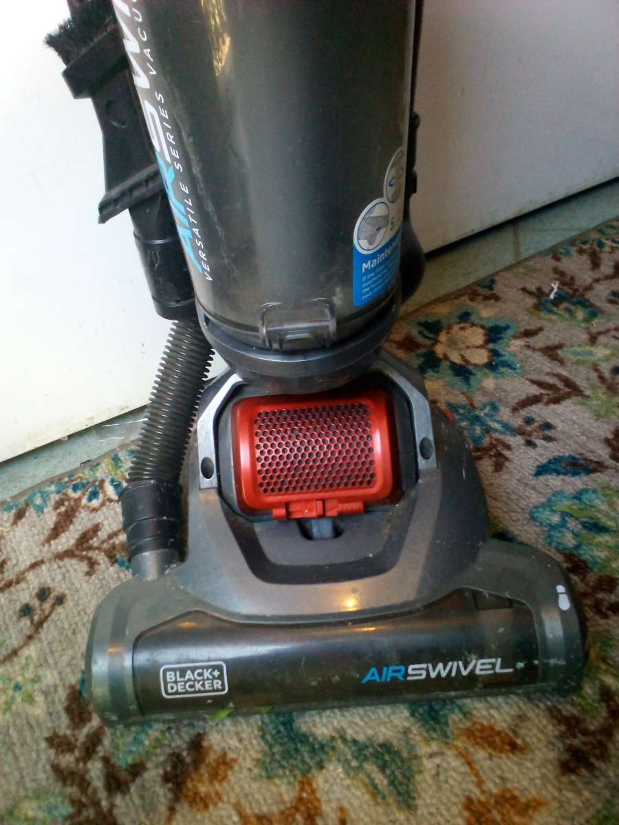 Black and decker air swivel vacuum cleaner