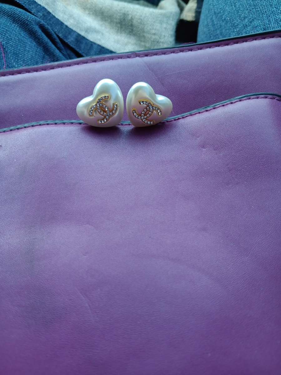 CHANEL heart shaped pearl stud earrings