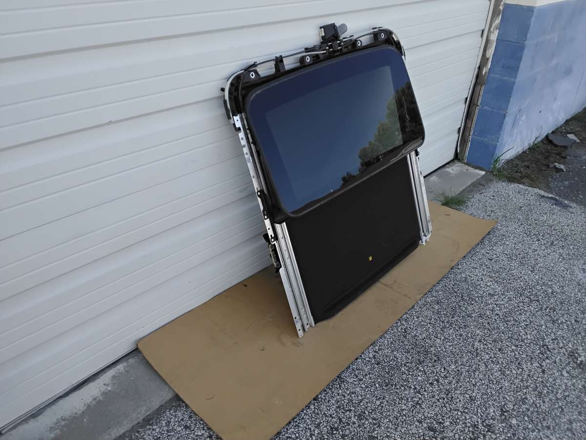 Nice 2014 Toyota Camry Sunroof Assembly OEM Factory Like New