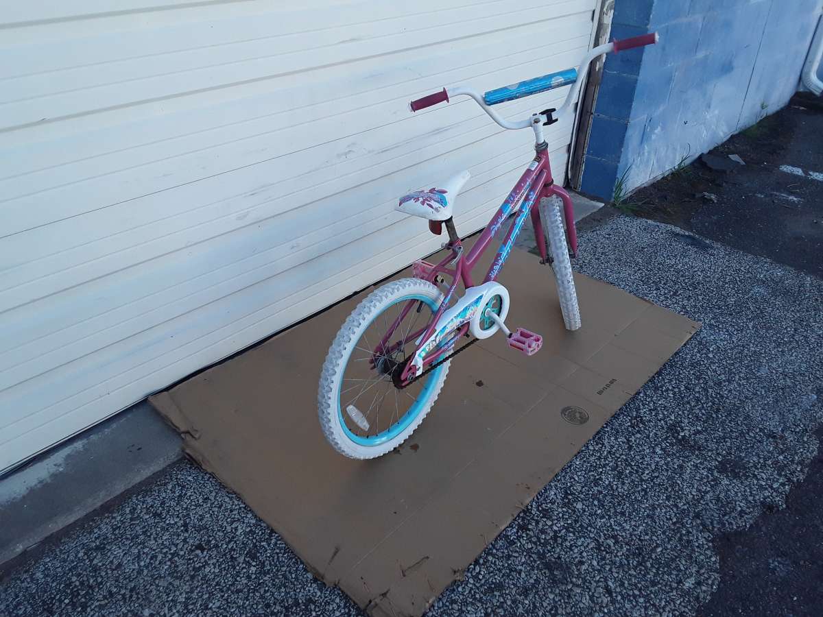 Nice White Girls 20 Huffy Sea Star Bicycle Like New
