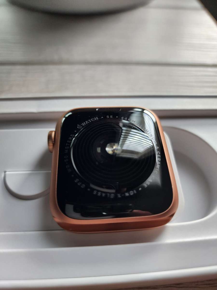 Apple Watch SE Brand New w Gold Aluminum Case Pink Sand Band