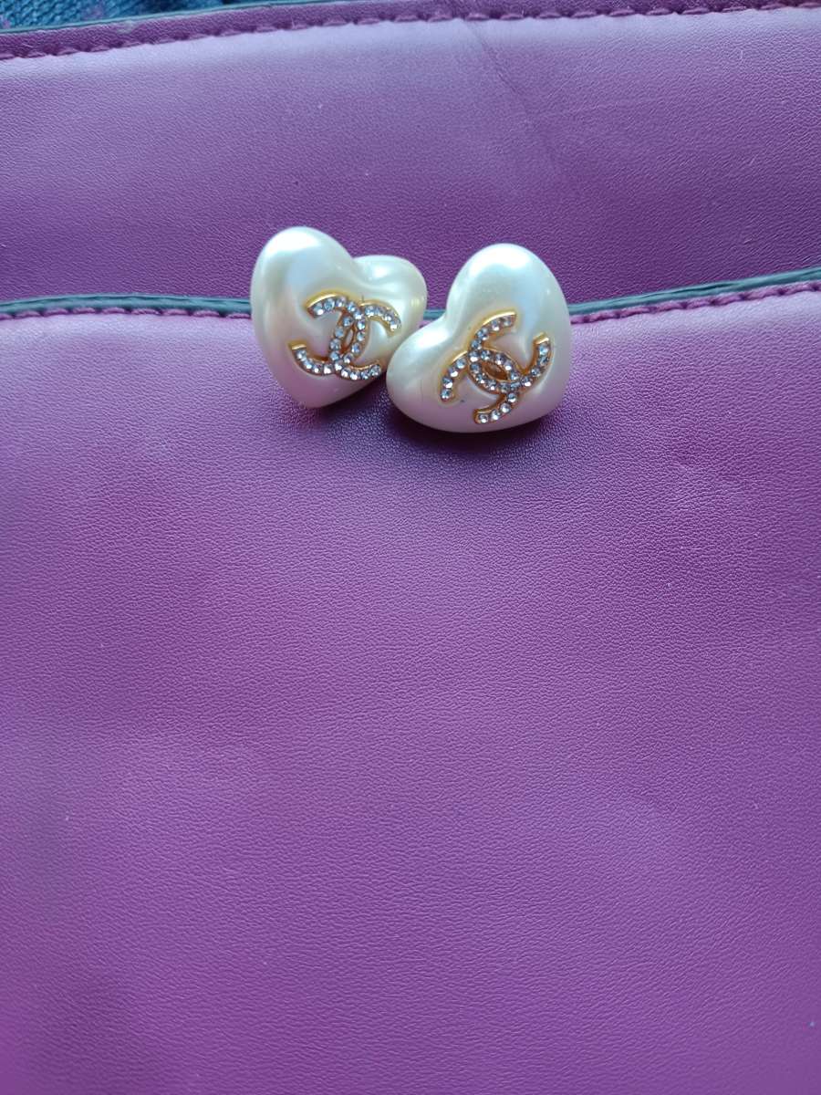 CHANEL heart shaped pearl stud earrings