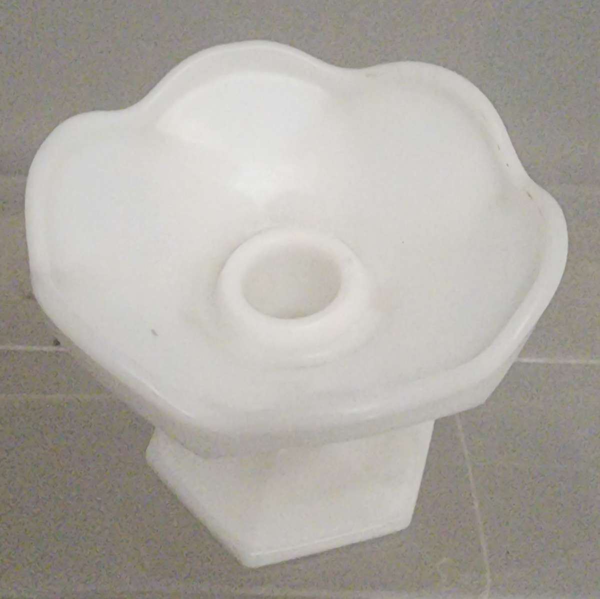 LE SMITH old dominion milk Glass candle holder pair