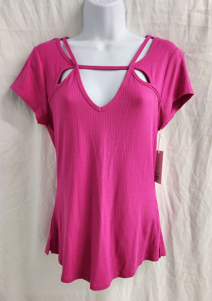 Candies Made To Sparkle Cutout Neckline Ribbed Tee in Fuscia