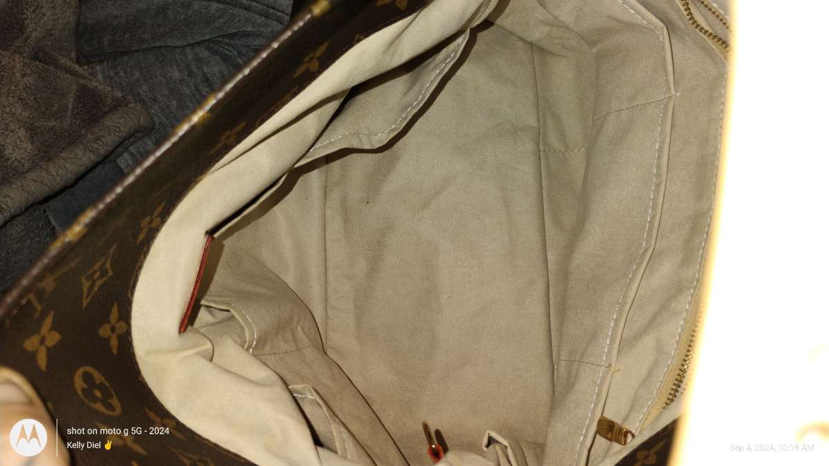 Louis Vuitton Artsy MM Monogram Shoulder Bag Tote Purse