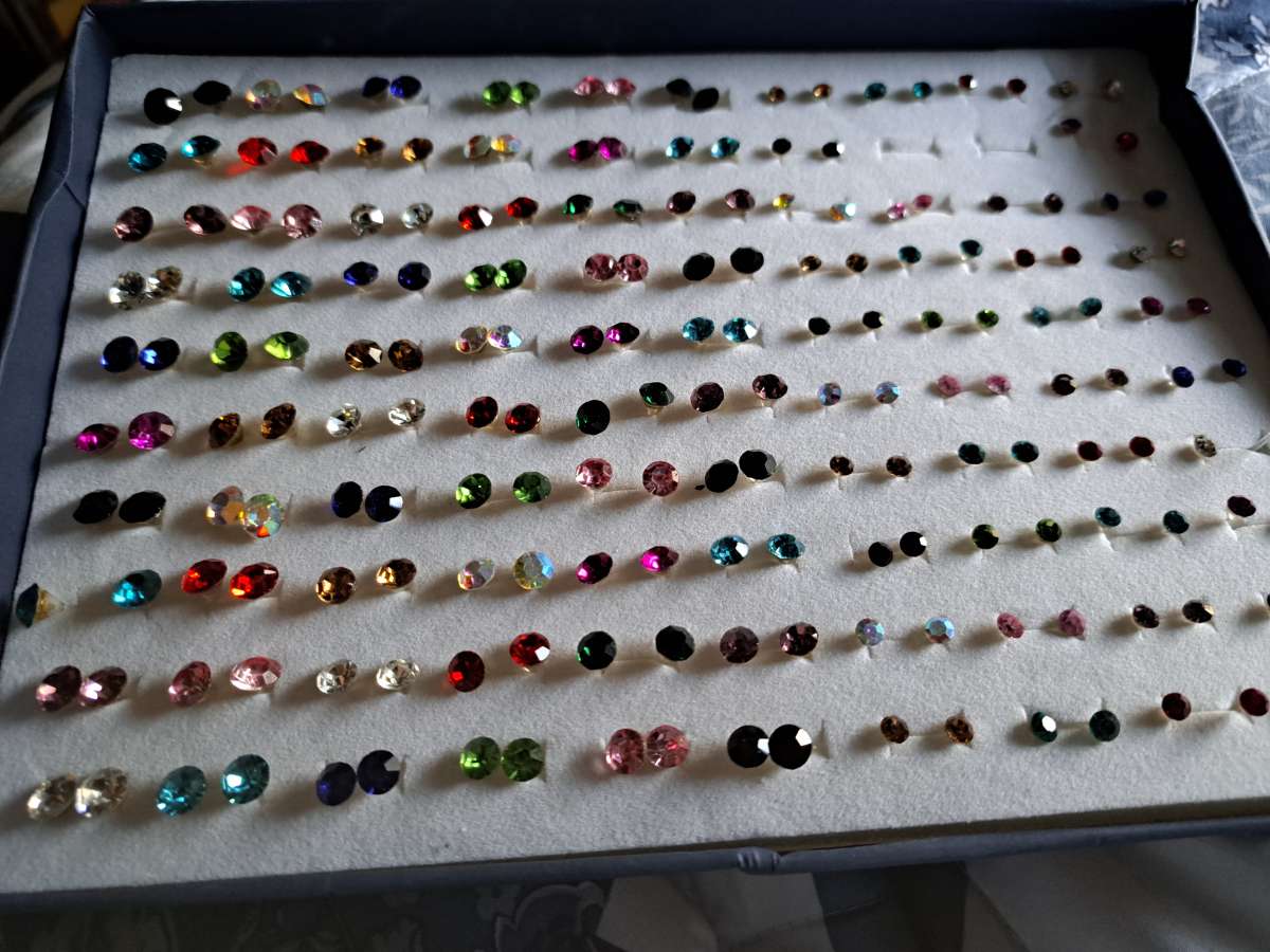 stud earings