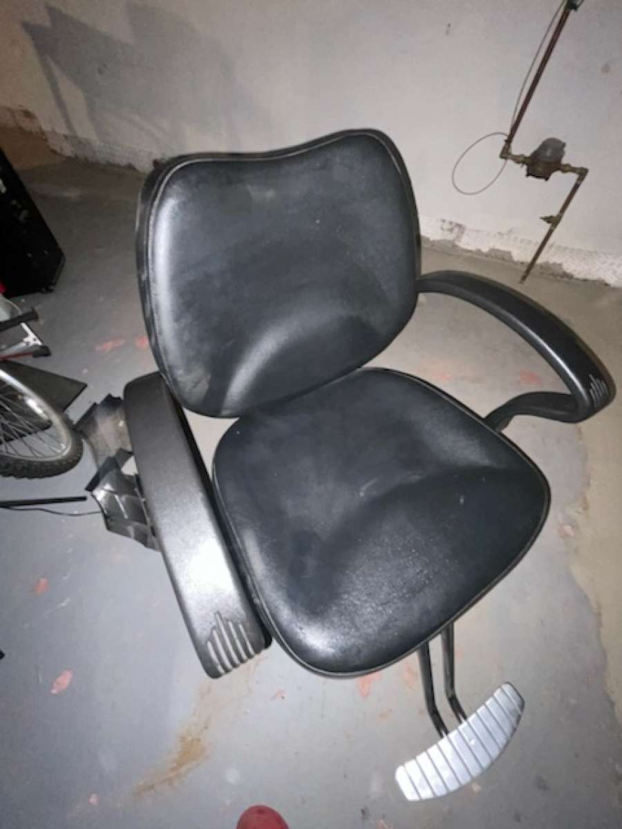 Barber salon chair