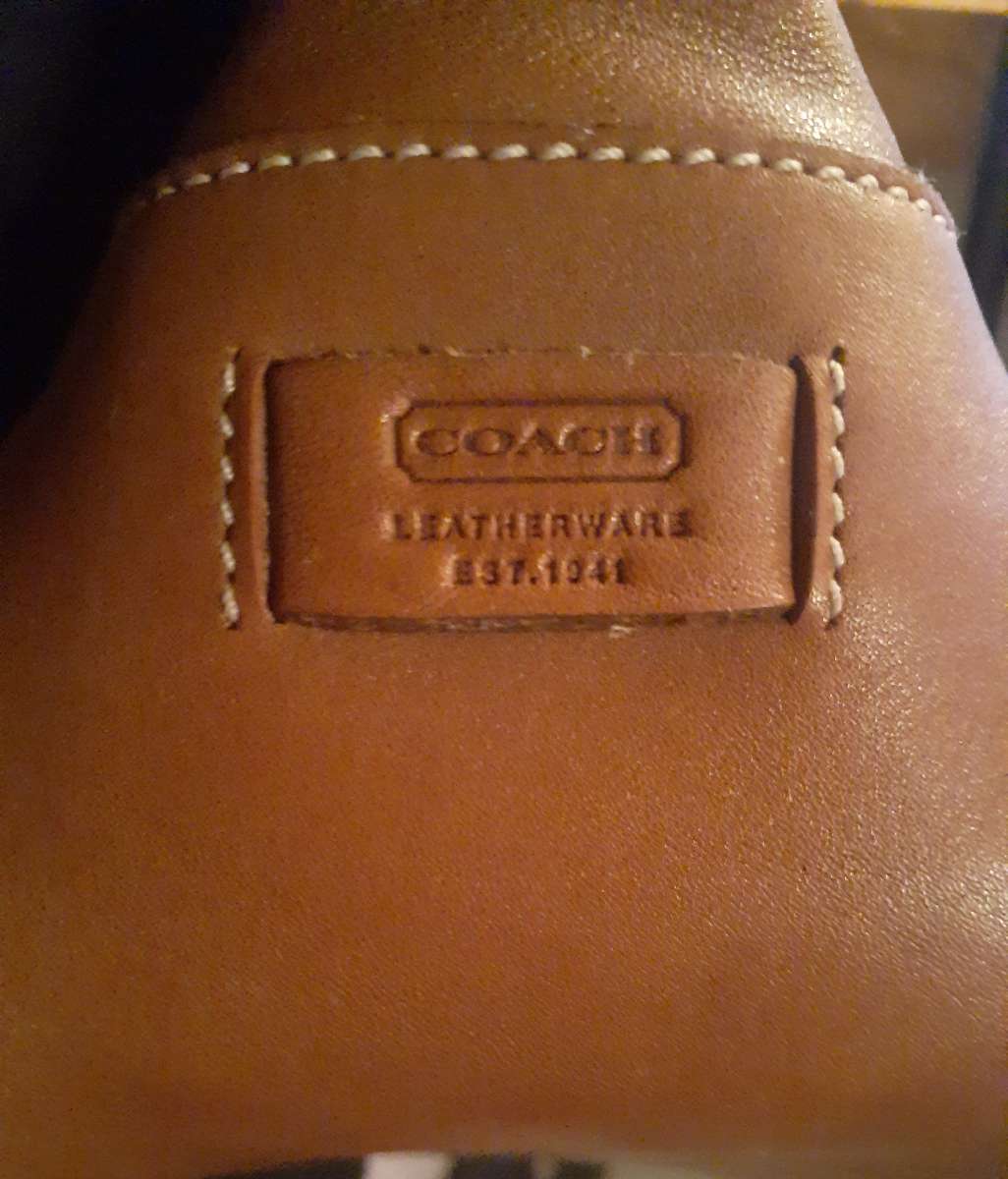 beautiful like new coach bag  hamptons collection