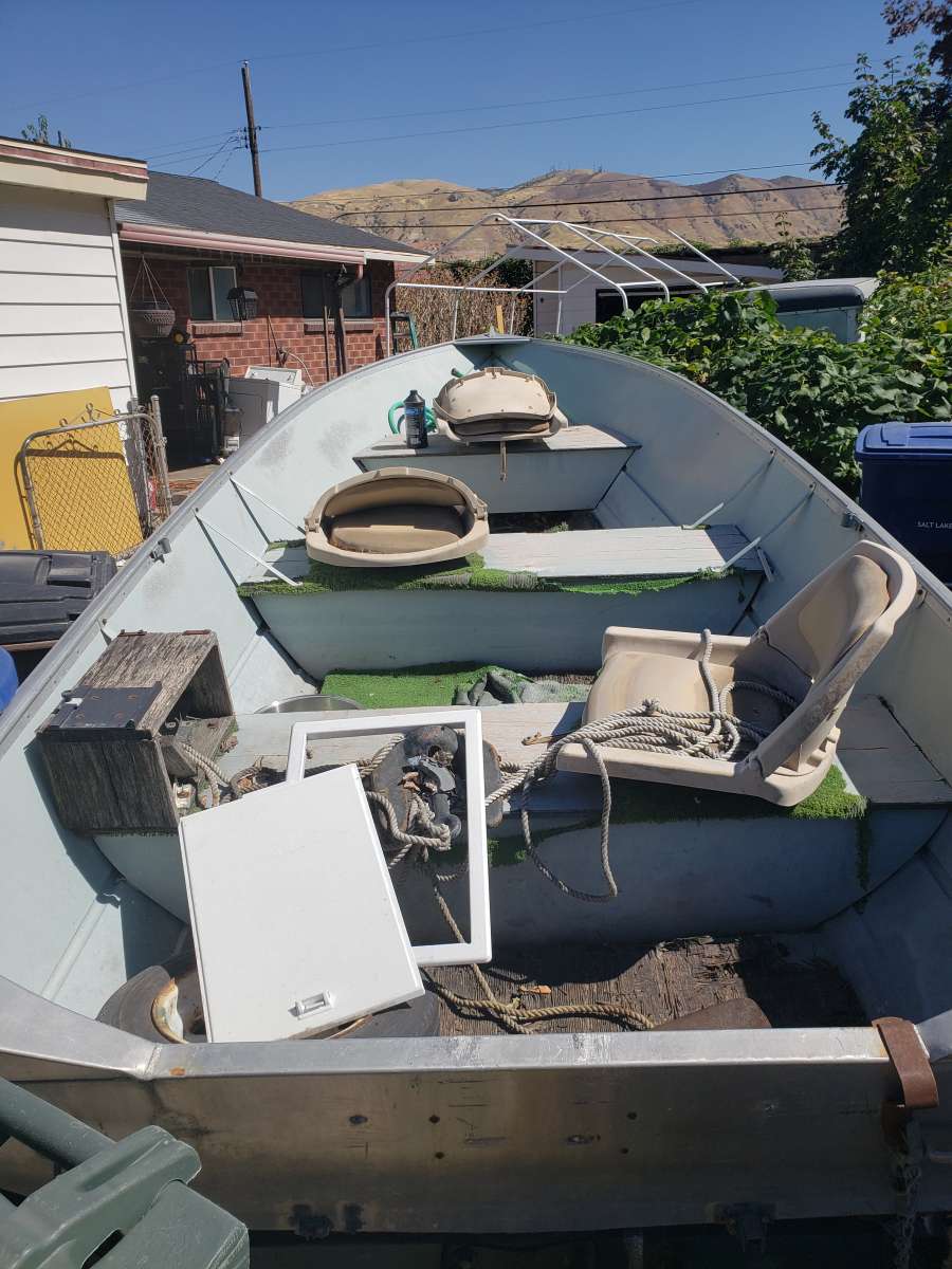 Aluminum boat