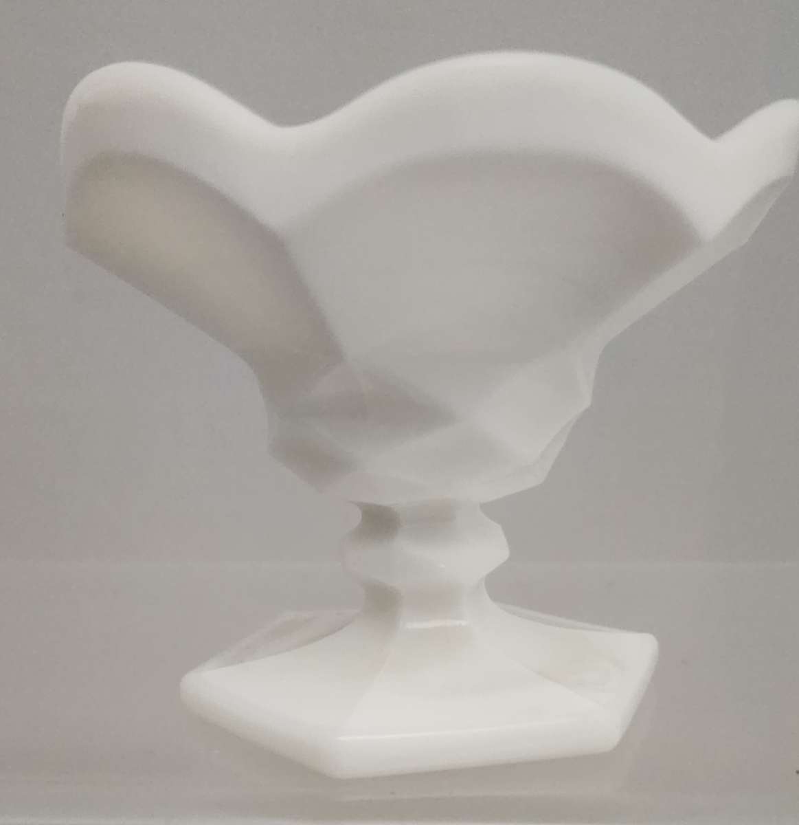 LE SMITH old dominion milk Glass candle holder pair