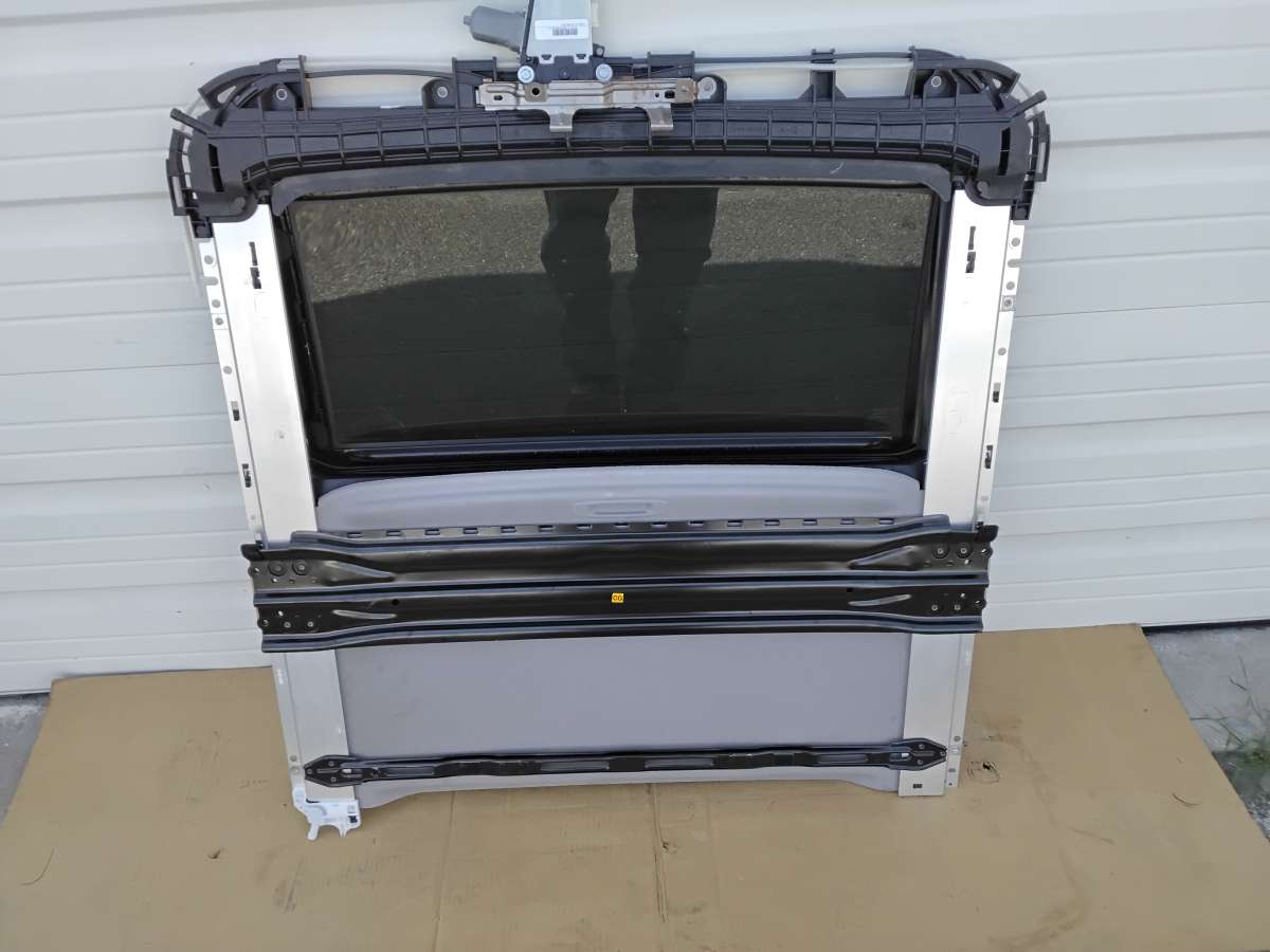 Nice 2014 Toyota Camry Sunroof Assembly OEM Factory Like New