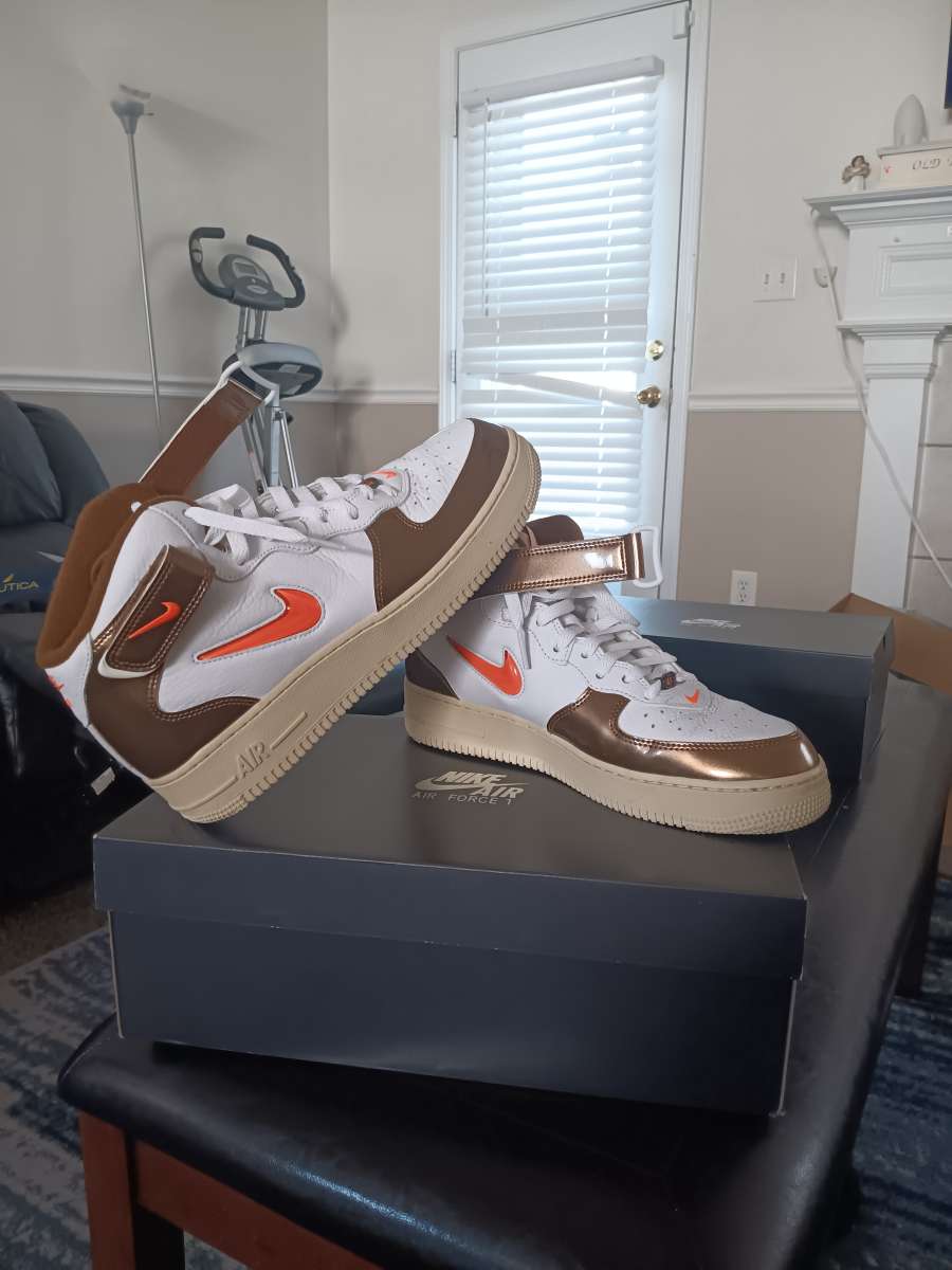 NIKE AIR FORCE 1 brown  white orange color