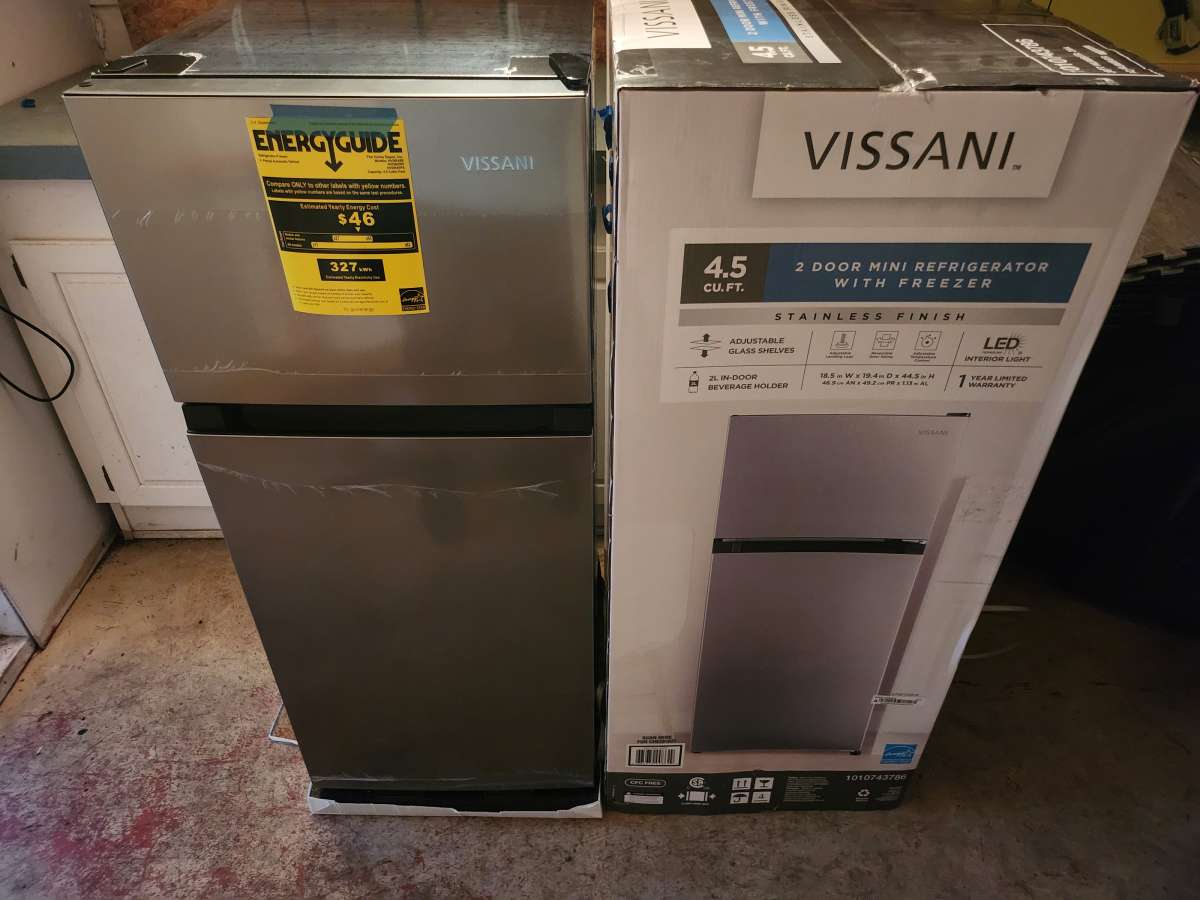 Vissani Mini Refrigerator with Freezer