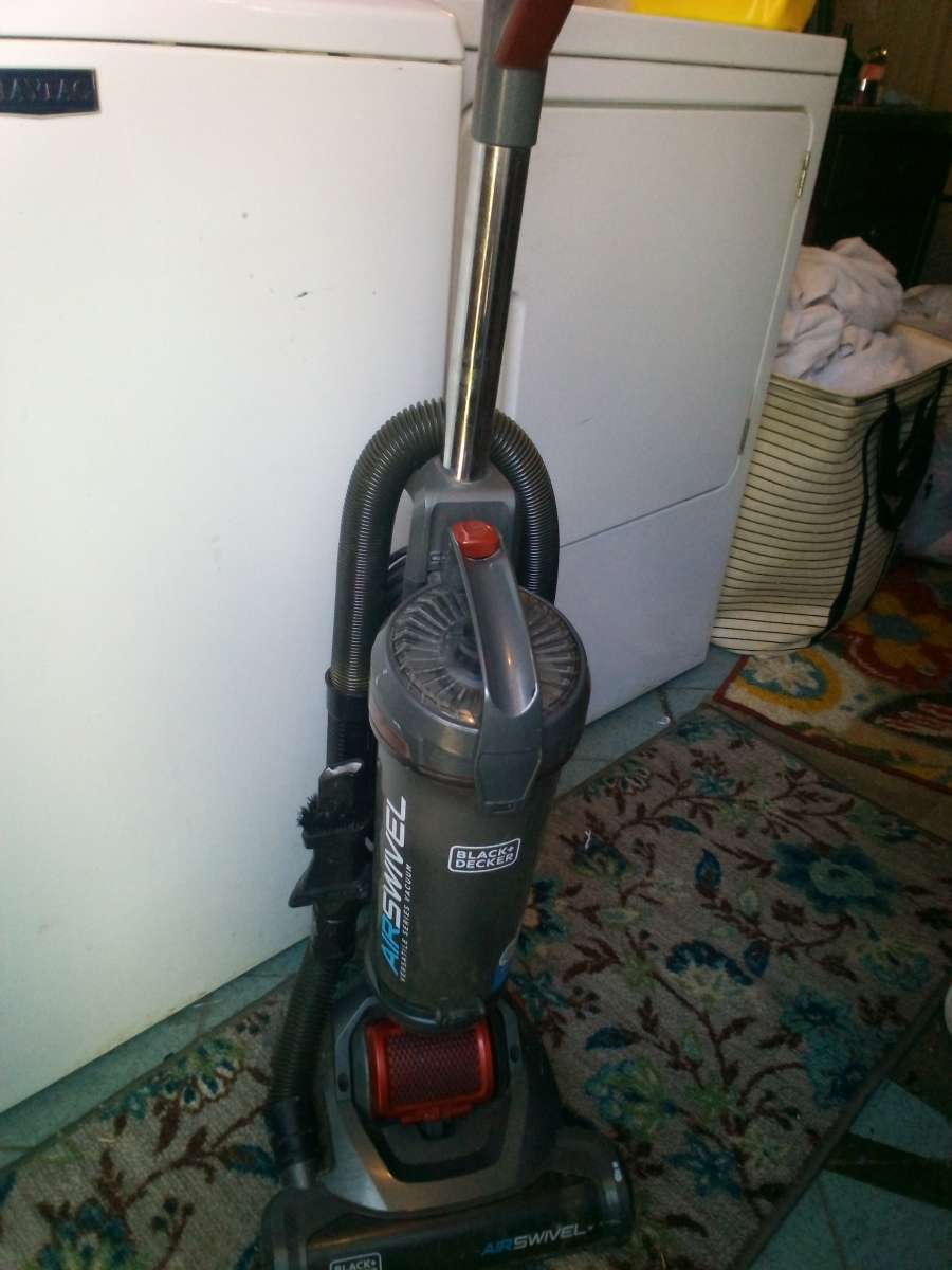 Black and decker air swivel vacuum cleaner