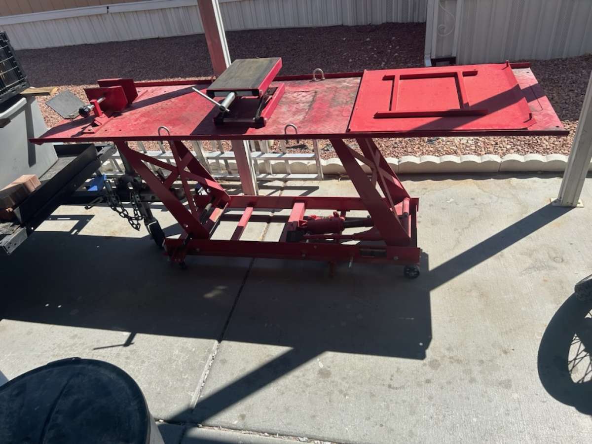 Motorcycle lift table