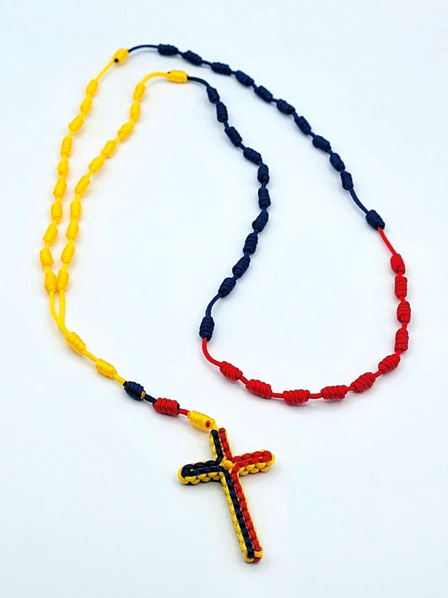 Rosario Nuevo Anudado con la Cruz de colores de Venezuela