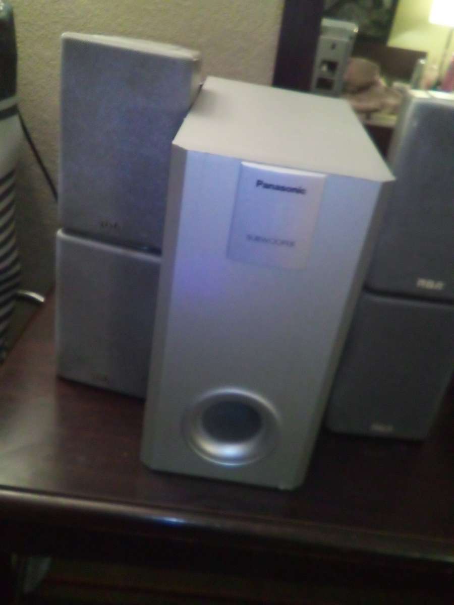 RCA HOME RECEIVER STEREO SYSTEM WITH SUBWOOFER AND SURROUND