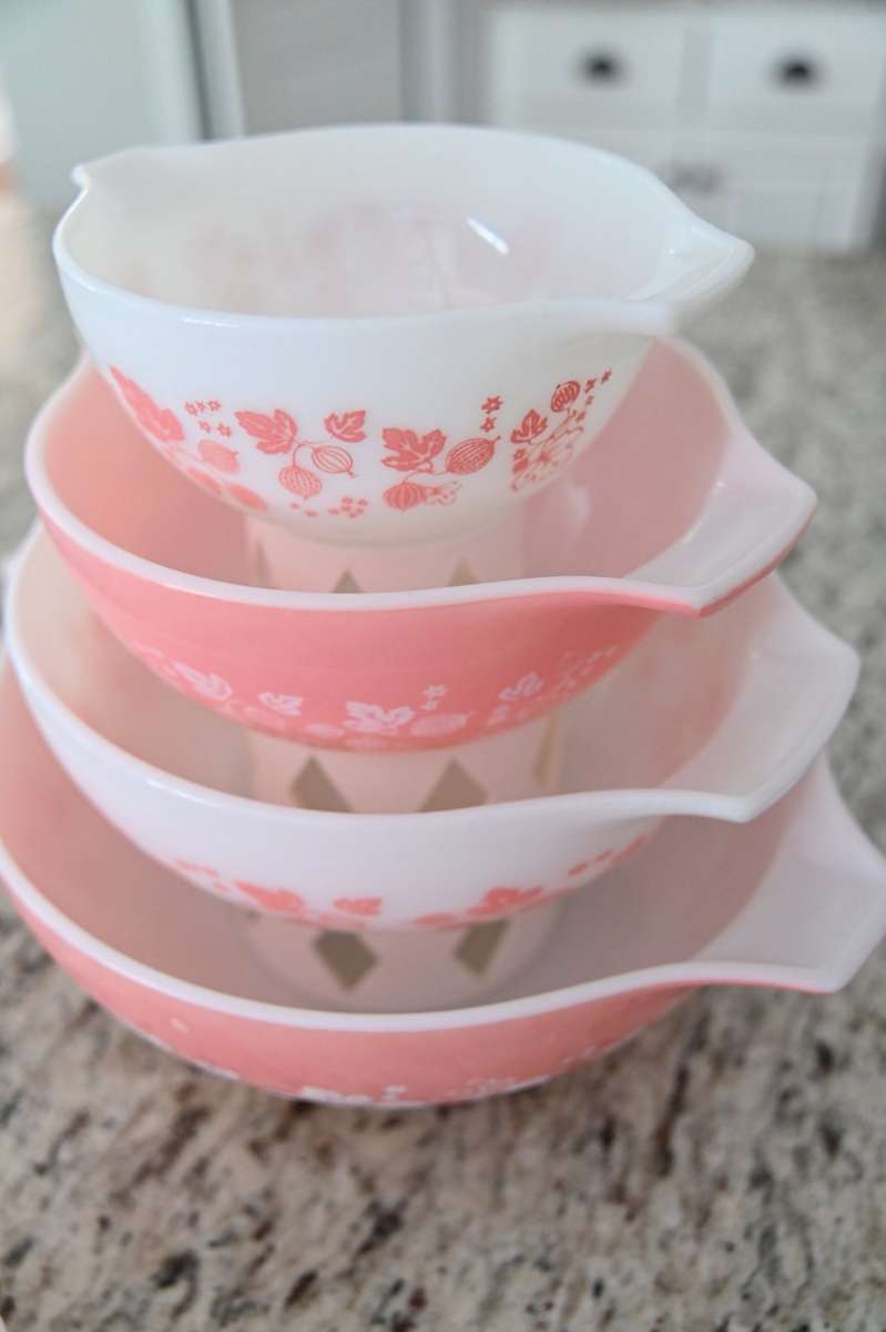 pink Pyrex mixing bowls