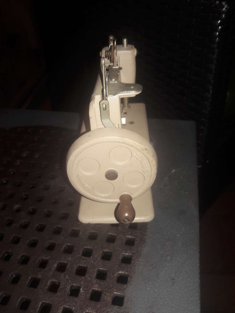 Singer 1950s handheld sew machine
