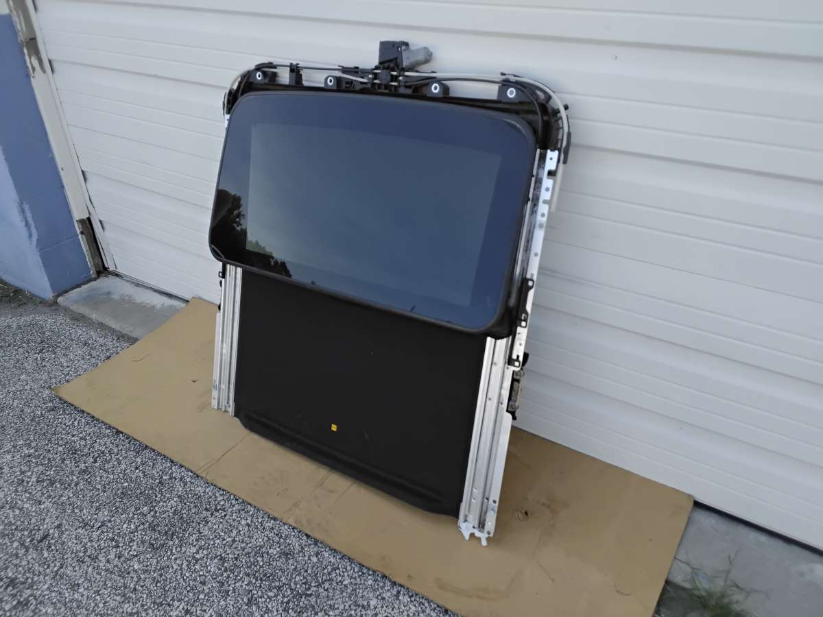 Nice 2014 Toyota Camry Sunroof Assembly OEM Factory Like New