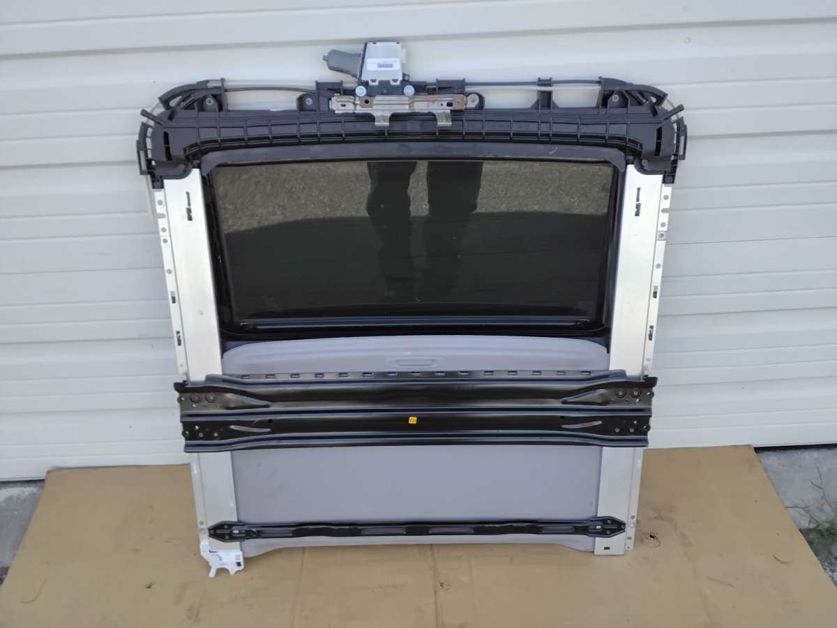 Nice 2014 Toyota Camry Sunroof Assembly OEM Factory Like New