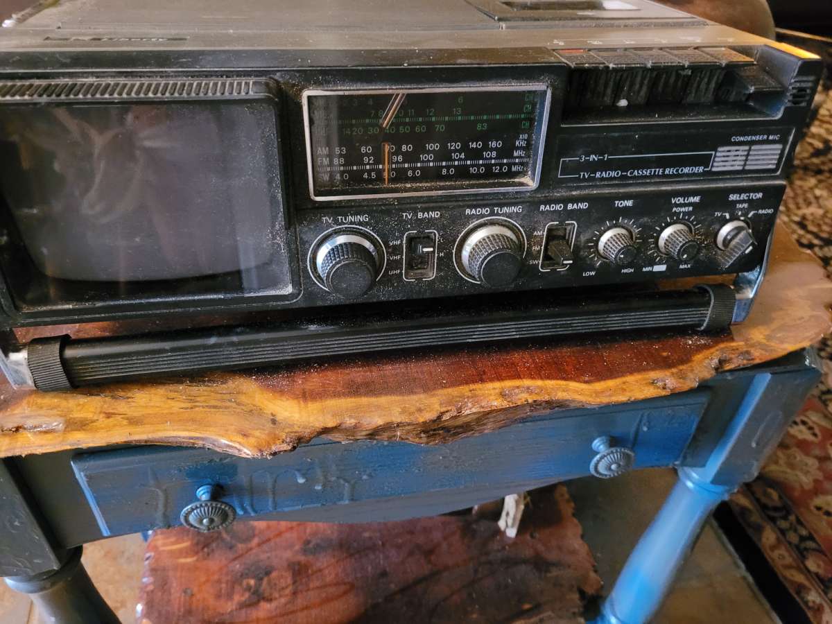 Vintage Liberty 1983 SN500A Portable TV Radio Tape Player