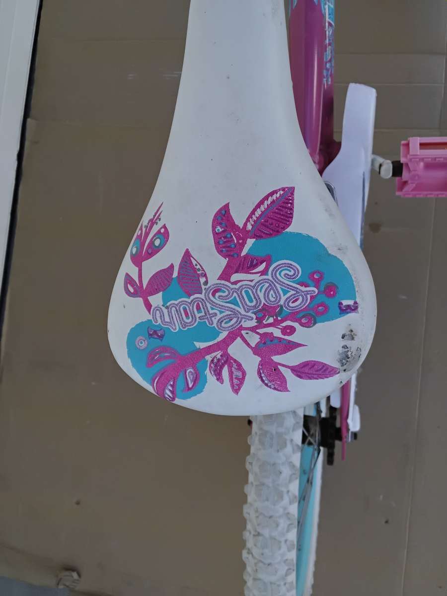 Nice Girls 20 Huffty Sea Star Bicycle and Like New