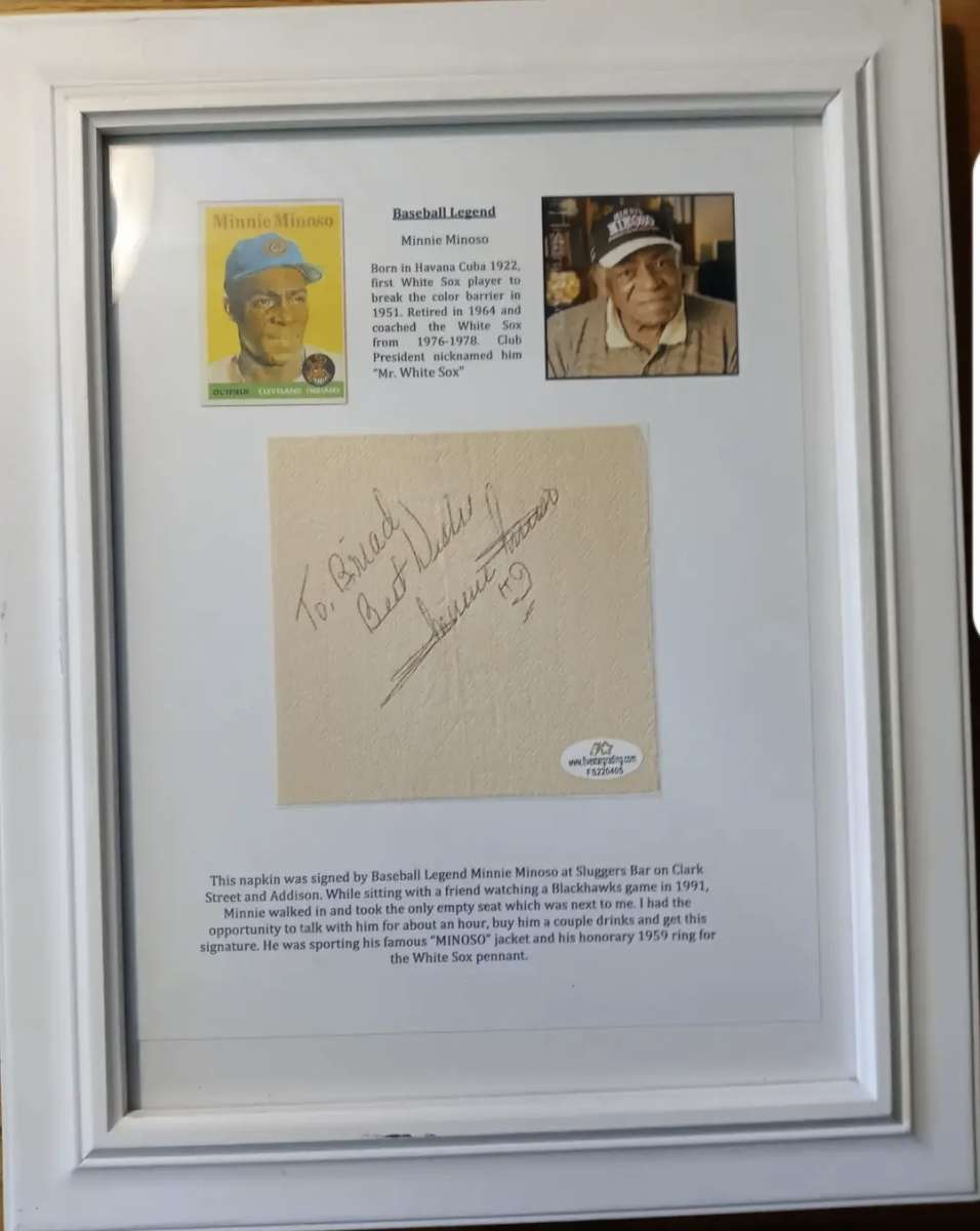 signed and graded minnie minnoso autograph