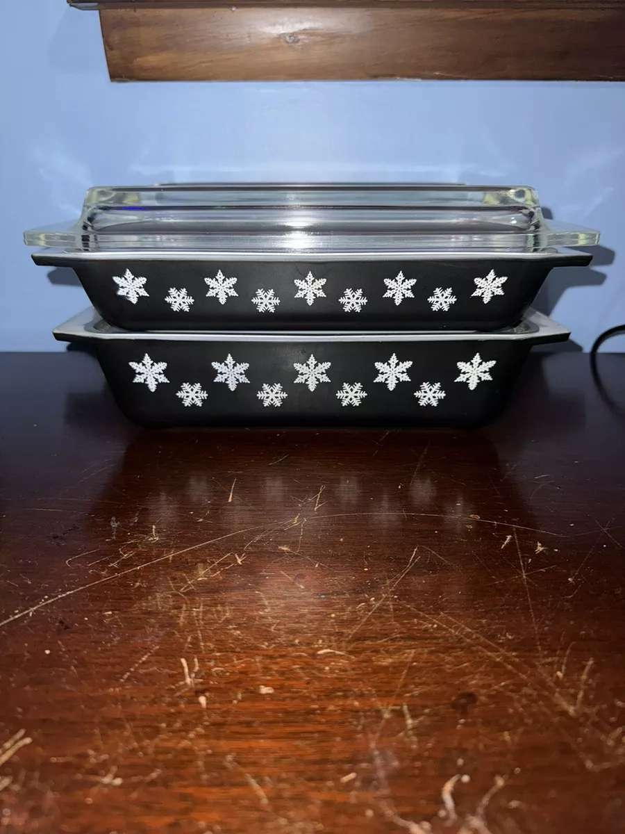 black and white Pyrex set