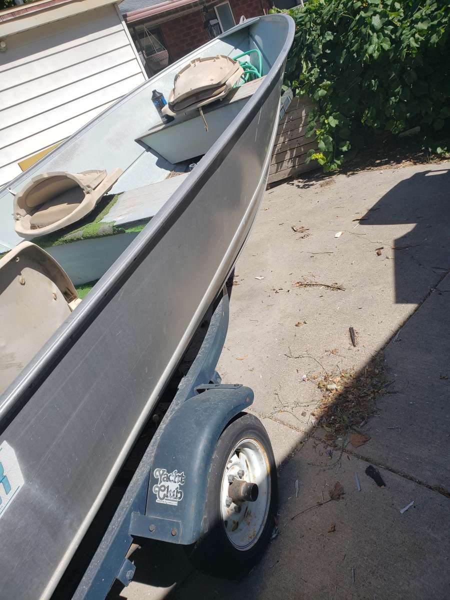 Aluminum boat