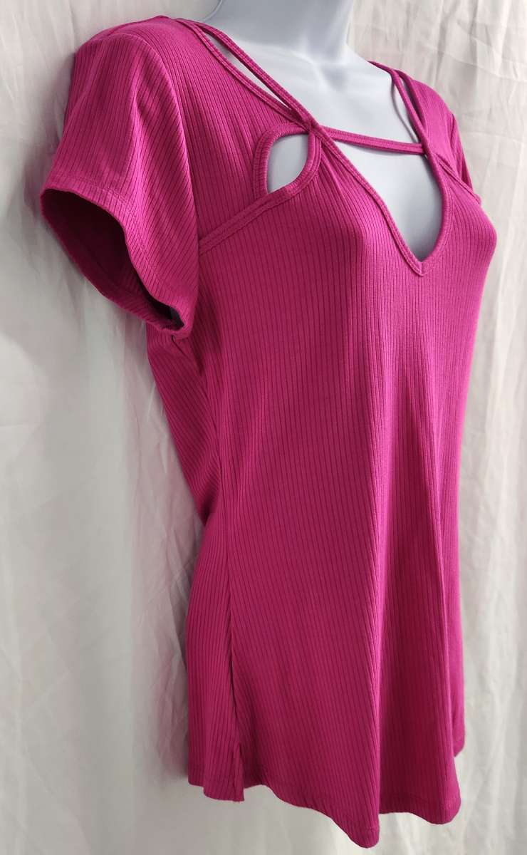 Candies Made To Sparkle Cutout Neckline Ribbed Tee in Fuscia