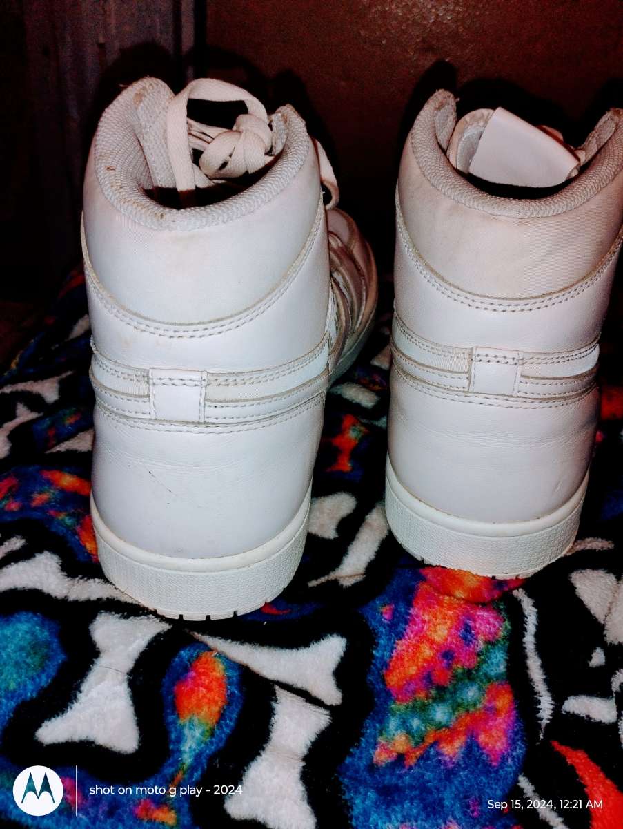 Air Jordan 1 Retro High OG Guava Ice