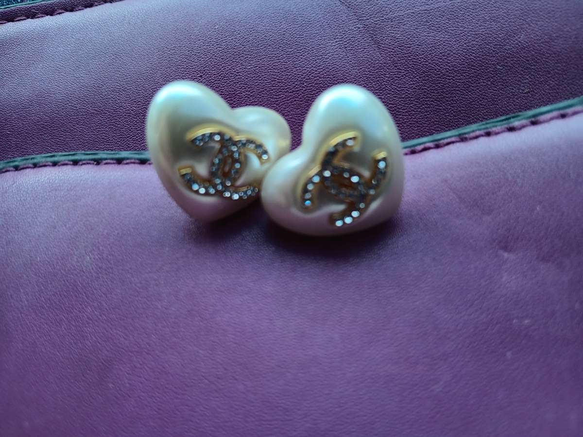 CHANEL heart shaped pearl stud earrings