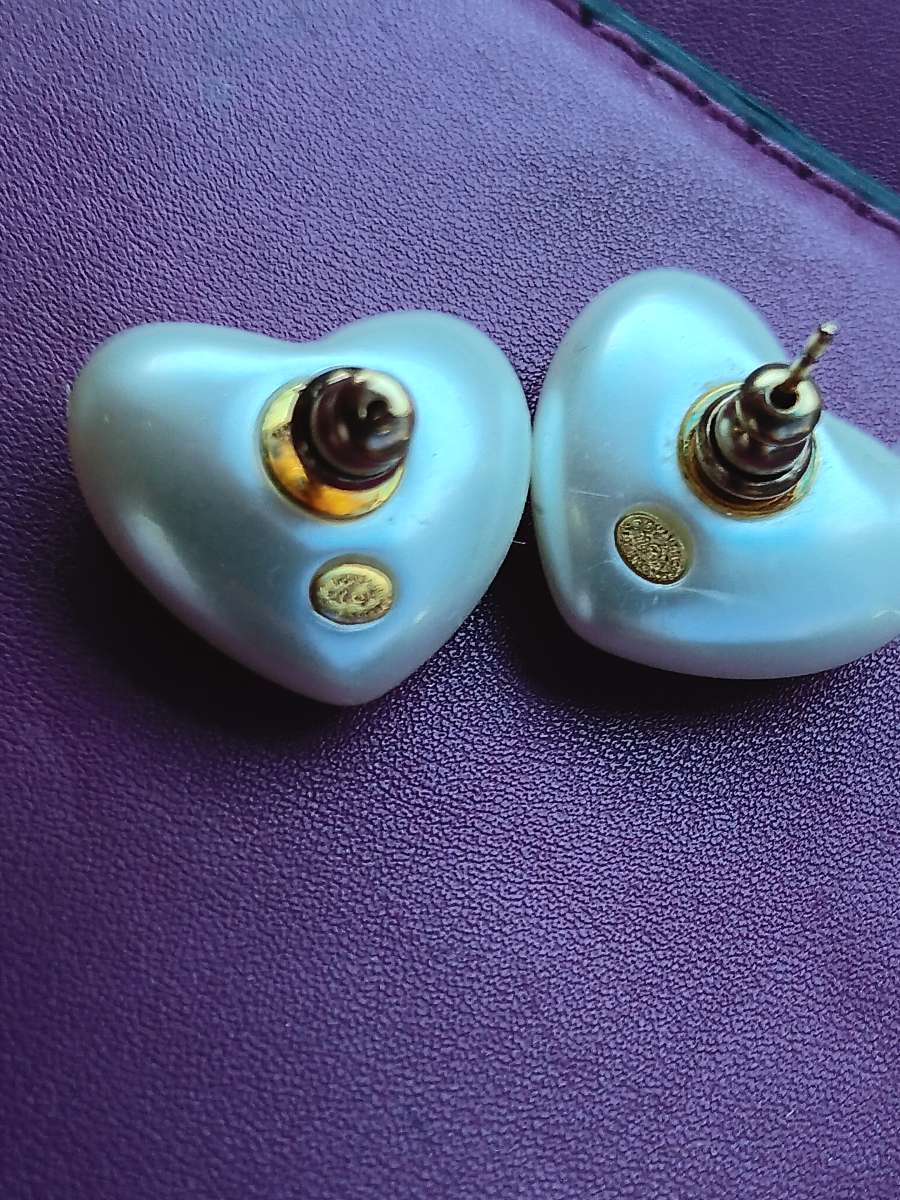 CHANEL heart shaped pearl stud earrings