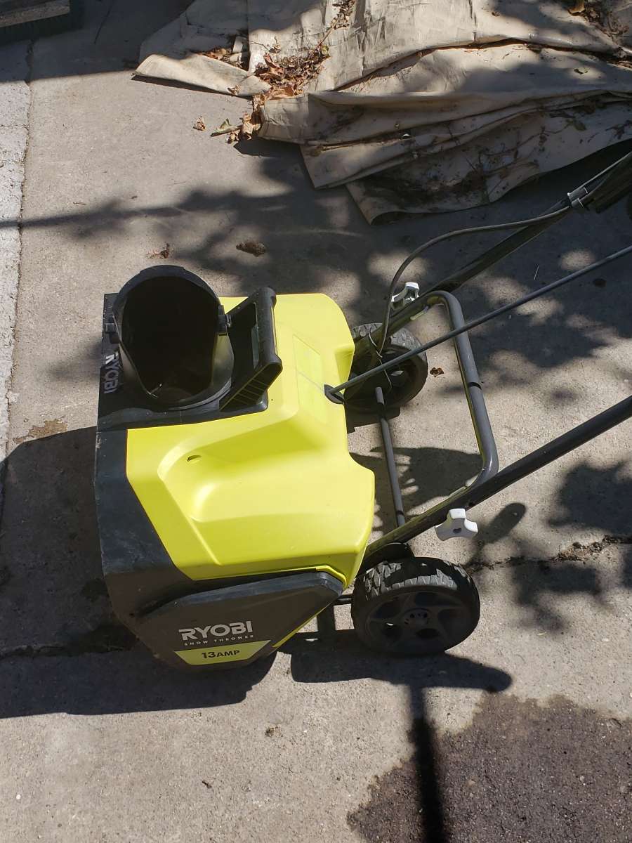 Electric snowblower